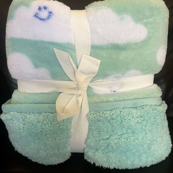 The Big One Kids Happy Cloud Sherpa Throw in Light Turquoise 50" by 60" - Picture 8 of 10